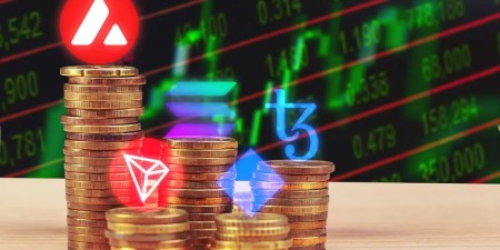 coinmarketcap.com; FabrikaPhoto / elements.envato.com; Pixabay / pexels.com; Johnstocker / elements.envato.com